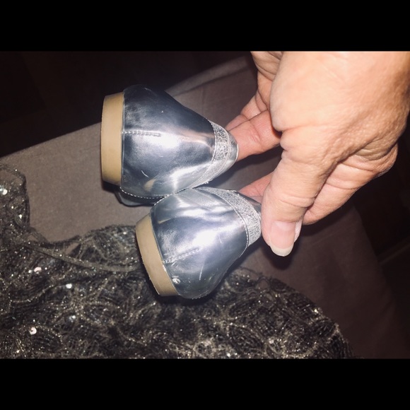 Gianni Bini Silver Princess Flats 8 Med - Picture 8 of 8